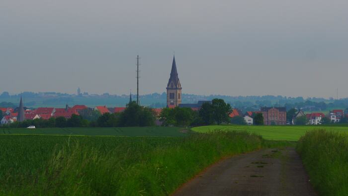 Neustadt mit Altstadtkirchturm am linken Bildrand
